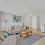 Stunning Ocean View Retreat With Free Parking